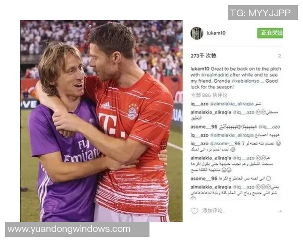 足球明星与粉丝亲密合影瞬间展现人气魅力与温暖互动